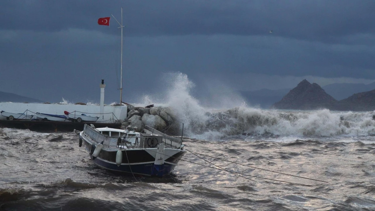Ege Kıyılarına Kuvvetli Fırtına Alarmı
