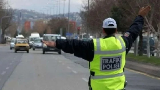 Amasya'da dur ihtarına uymayan motosikletli çocuk polis memuruna çarptı