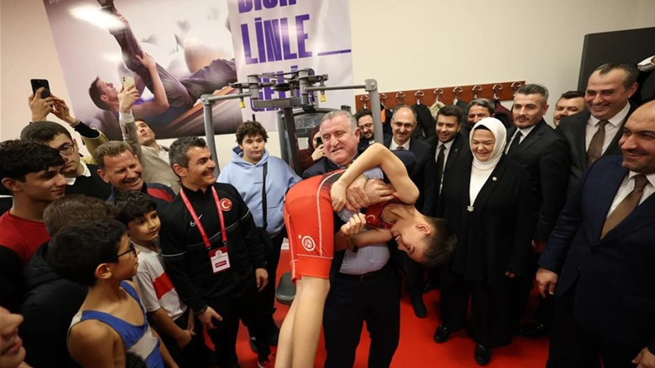 Bakan Bak, gençleri spor yapmaya teşvik edecek yeni projeleri duyurdu