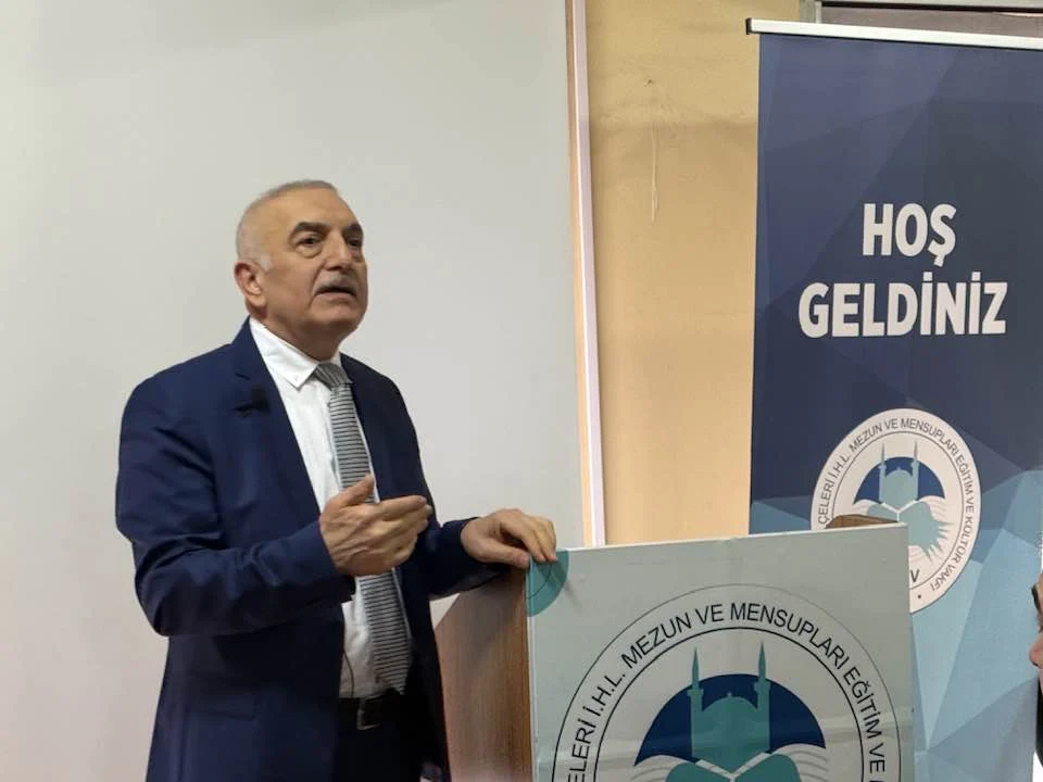 Doç. Dr. Turhan Alçelik