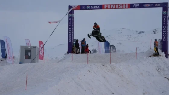 Dünya Kar Motosikleti Şampiyonası Rize Handüzü Yaylası'nda start aldı