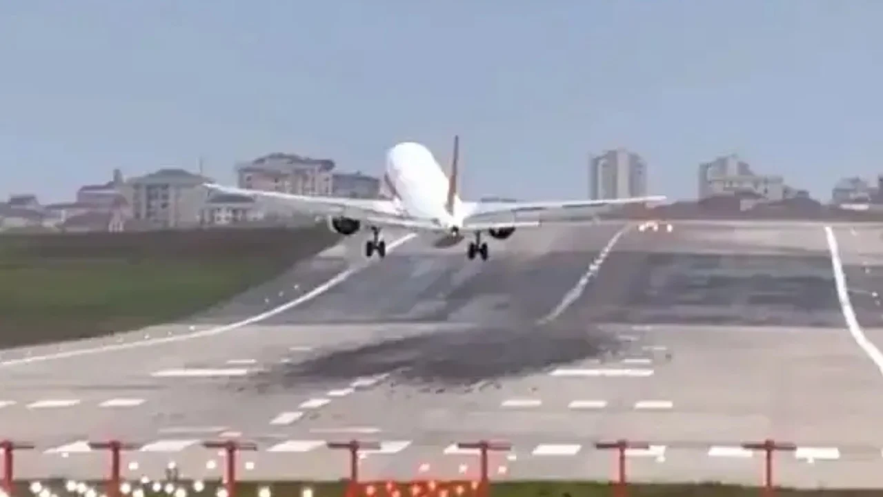 İstanbul’u fırtına vurdu 45 ağaç devrildi, 89 çatı uçtu