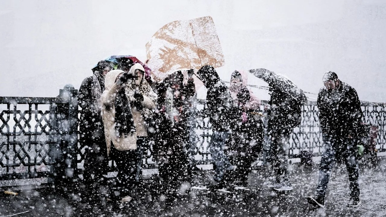 İstanbul'da Kar Uyarısı: Fırtına ve Kuvvetli Yağış Geliyor