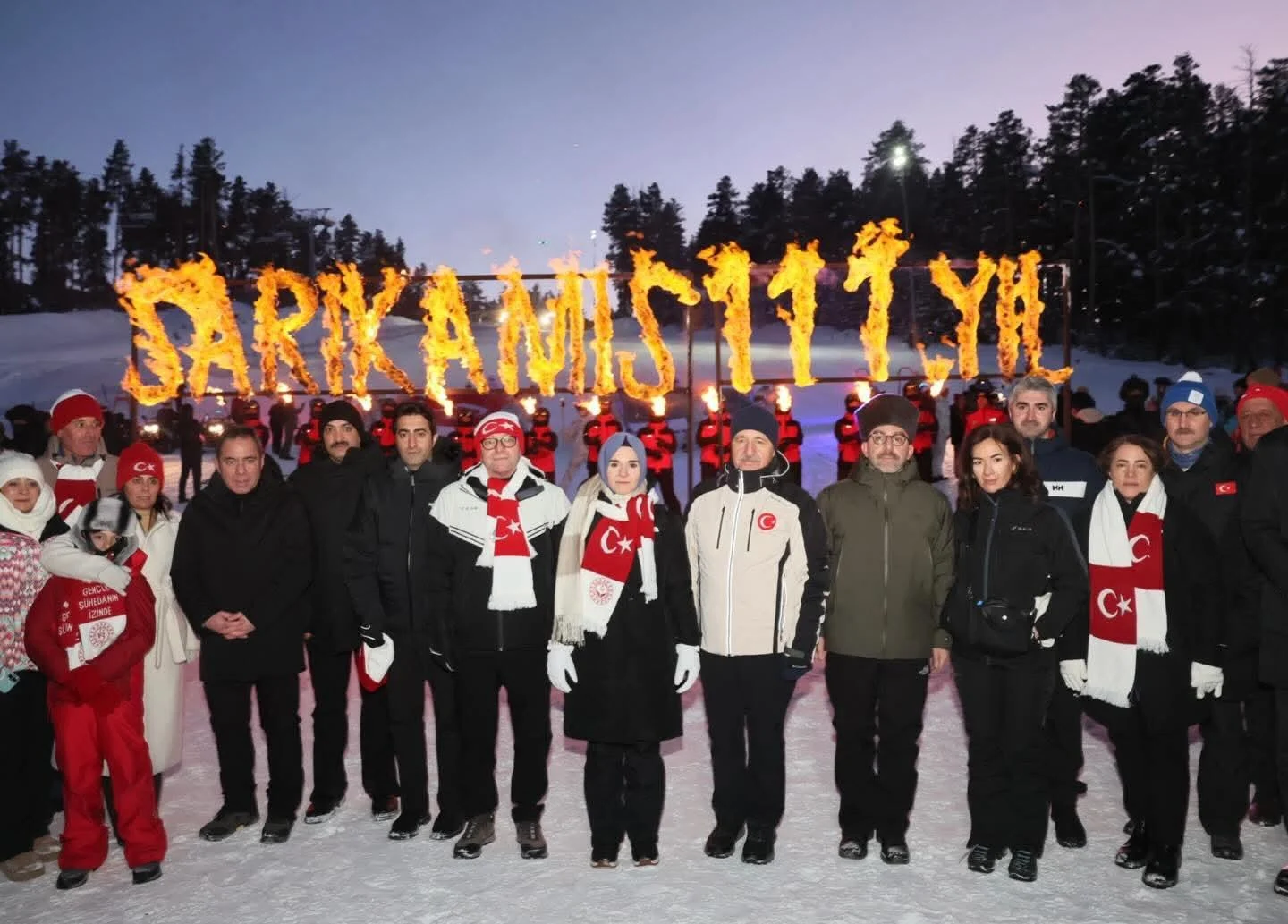 Sarıkamış Şehitleri İçin Kardan Heykeller ve Meşaleli Gösteri!