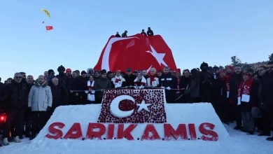 Sarıkamış Şehitleri İçin Kardan Heykeller ve Meşaleli Gösteri!
